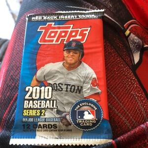 Topps Red and Blue 2010 Baseball Series 2 Trading Card Pack